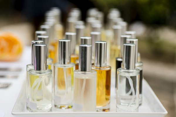 Reconnaître et éviter les parfums périmés en parfumerie en ligne